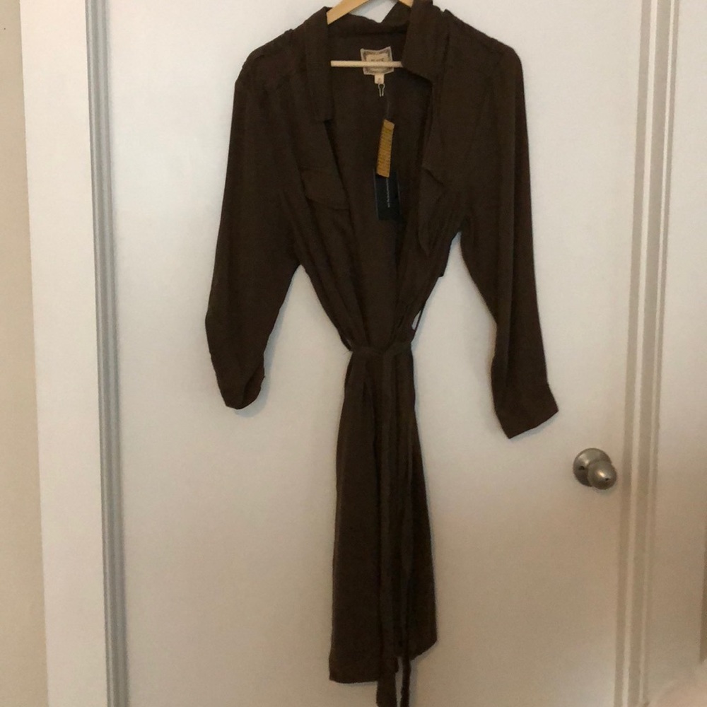 Black swan trench